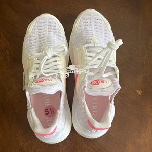 Adidas NWT ultraboosts size 5 1/2 kids